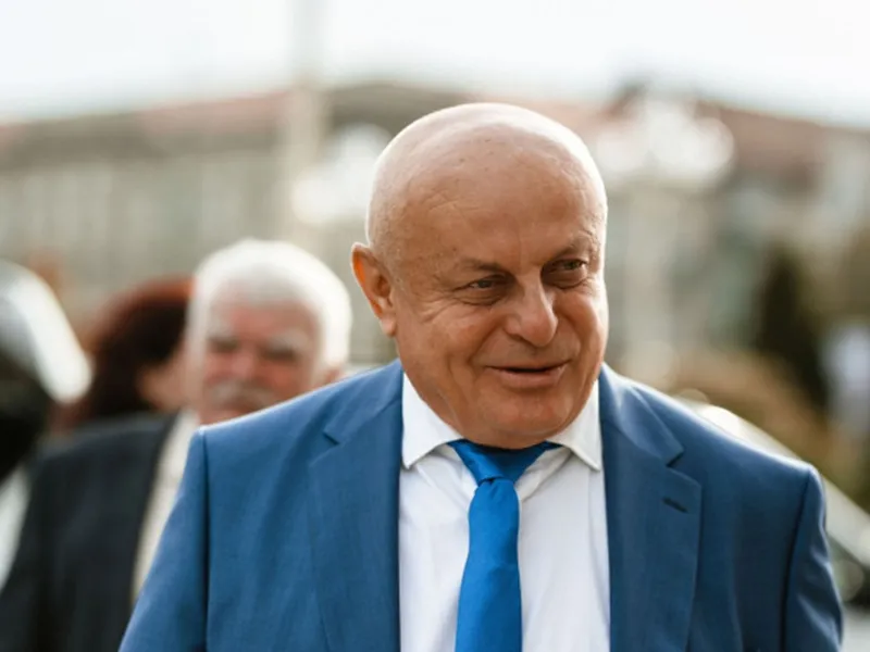 Definiția tupeului: Pensionat cu primă de 100.000 € și reangajat, fostul șef Romsilva vrea mai mult - Foto: digi24.ro