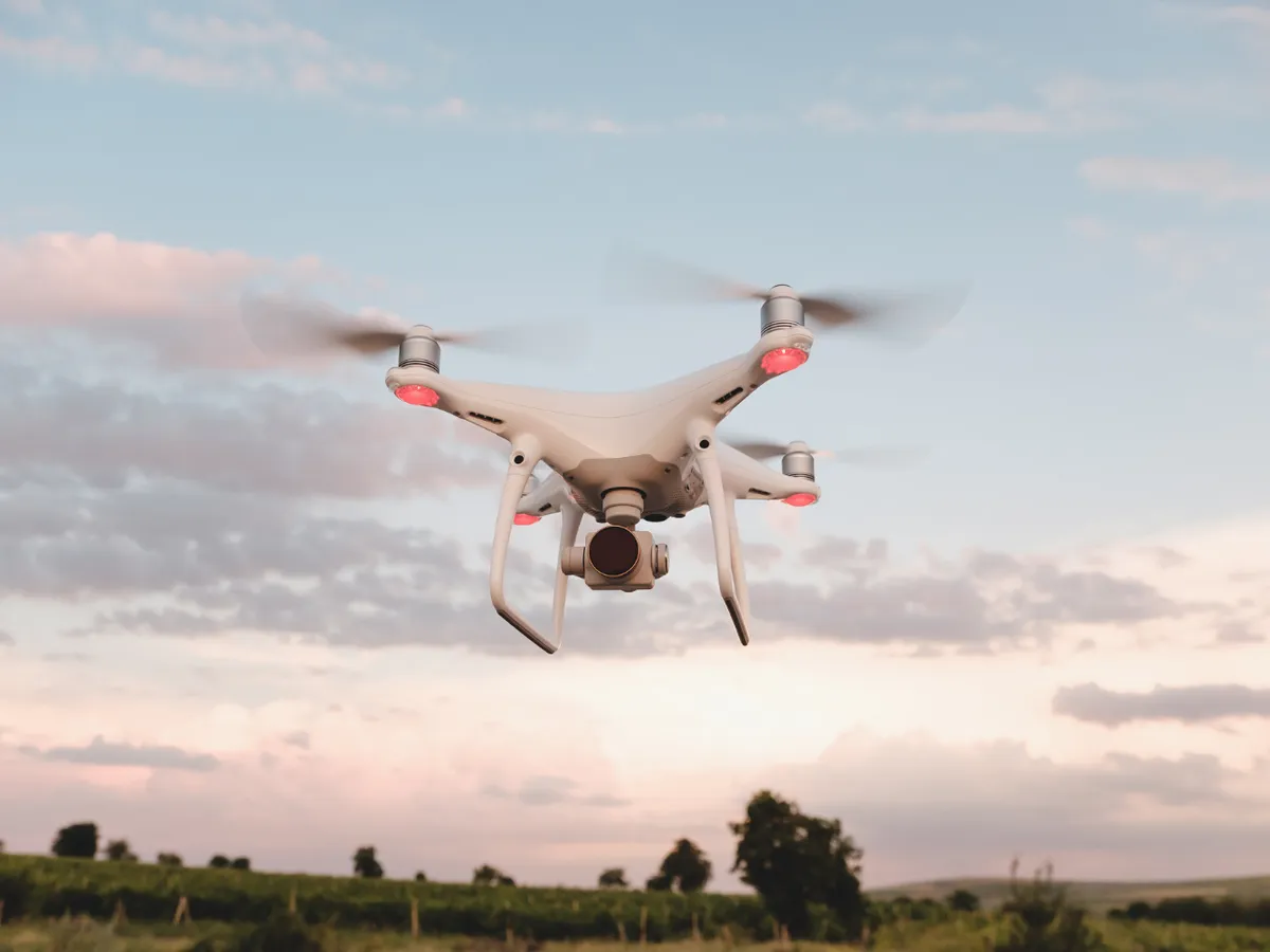 Dronă detectată la 33 km de Insula Șerpilor. MApN: Nu a pătruns în spațiul aerian al României