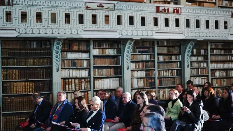 O bibliotecă cu o vechime de peste 200 de ani, din Alba Iulia, va fi restaurată foto: Facebook/Ministerul Culturii