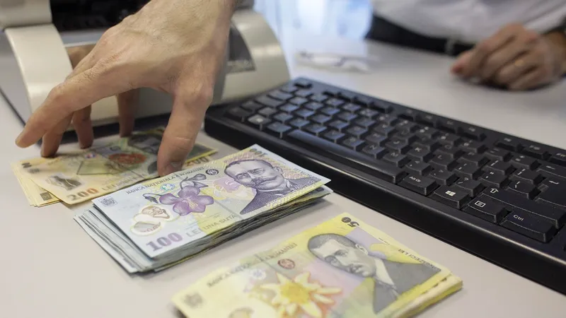 În ce ani românii cu salariul minim erau milionari? 3.100.000 de lei era cea mai mică leafă - Foto: Inquam Photos / Octav Ganea (rol ilustrativ)