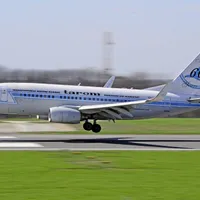 Cum au evitat piloții TAROM o tragedie pe aeroportul din Paris? Roțile s-au spart la frânare - FOTO: Facebook