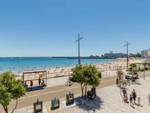 O țară iubită de români dă sancțiuni drastice turiștilor care umblă cu bustul gol la mare - Foto: Profimedia Images
