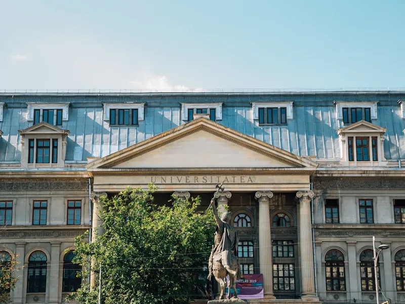 Candidații semnează pentru o Românie democratică și euroatlantică, la Universitatea București - Foto: unibuc.ro