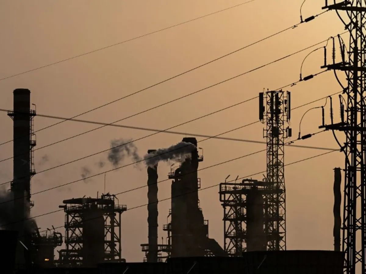 Petrolul explodează la maximul ultimilor ani. Tensiunile cu Iranul împing prețurile spre un nou șoc global