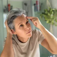 Cum să scapi de părul cărunt în 10 minute cu leguma "săracilor". Trebuie să folosești cojile fierte - Foto: Freepik (Imagine cu rol ilustrativ)