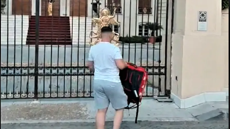 Un livrator de pizza a anunțat ce vrea să facă cu bacșișul primti de la Gigi Becali Foto: captură TikTok