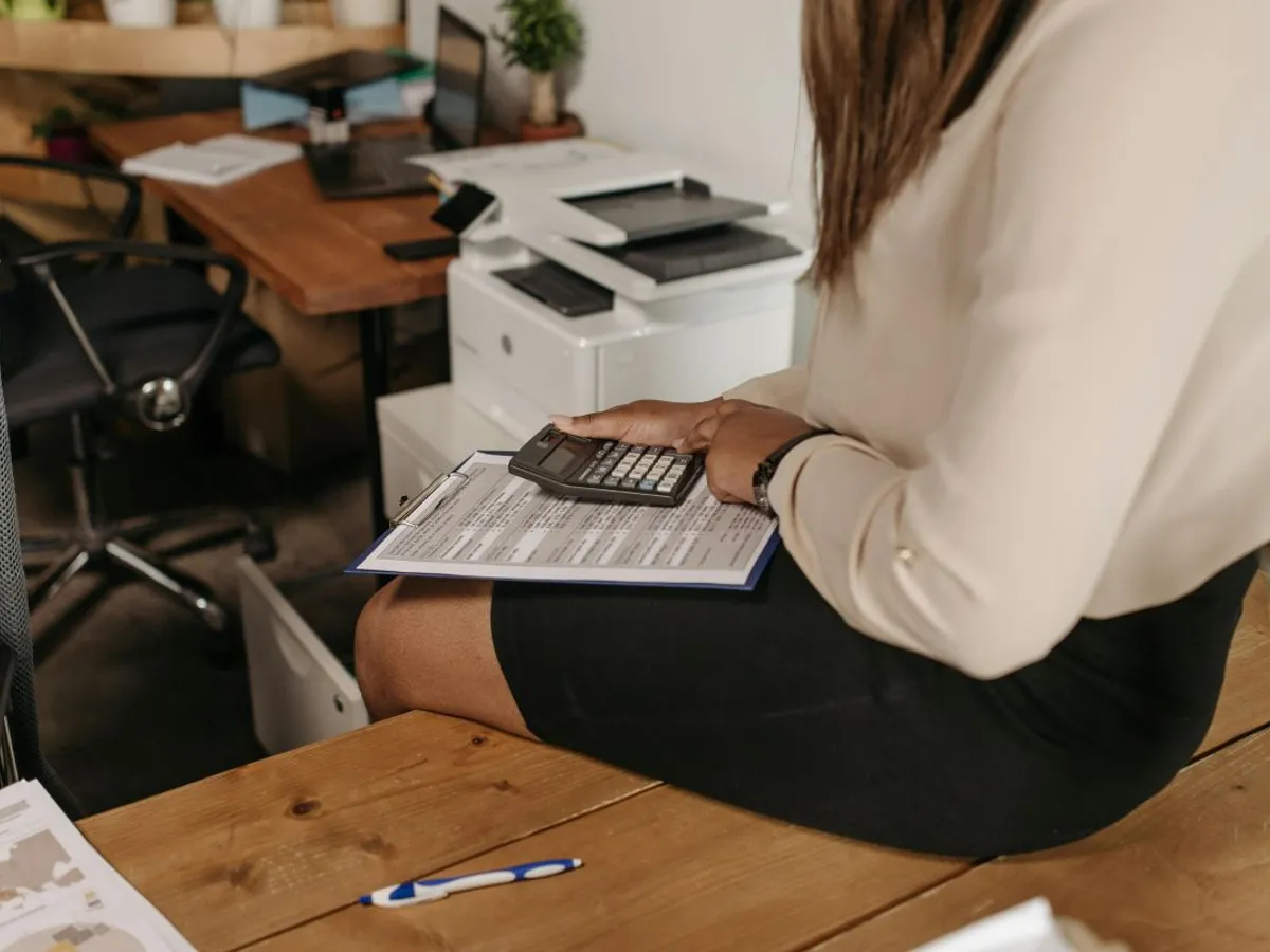 Ultima emisiune de titluri de stat Tezaur a acestui an este rentabilă, ca investiţie, dar în anumite condiţii