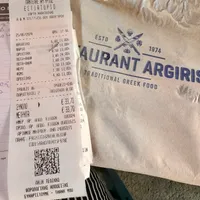 În Halkidiki, gyrosul e mai ieftin ca shaorma la Dristor. Prânz, 2 adulți și un bebe, 34 € - Foto: Facebook/Forum Halkidiki