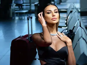 Mădălina Ghenea prădată în aeroportul din Roma. Hoții i-au valiza plină cu bijuterii de lux - FOTO: Profimedia