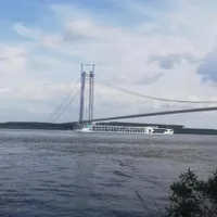 Din Podul „Golden Gate” de 500.000.000 € de la Brăila, reasfaltat de 5 ori, țâșnește apă - Foto: Facebook/Pod Suspendat Braila