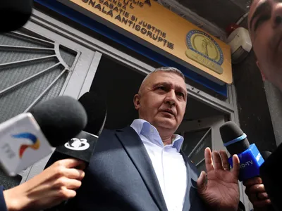 „Ar trebui să demisioneze imediat. Rușii își freacă mâinile de bucurie!”. Generali de top reacționează după ce șeful Armatei a devenit suspect la DNA