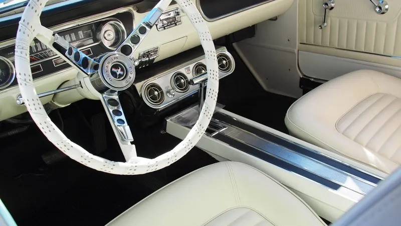 Povestea celei mai vândute mașini sport: „Pony car” a ajuns la 60 de ani și a 7-a generație. Tot V8! - Foto: automotivehistory.org