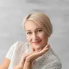 Pensionară bucuroasă de pensie - Foto: Freepik