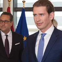 ancelarul Sebastianz Kurz  a avut ocazia perfectă de a se descotorosi de liderul extremei drepte, Heinz- Christian Strache, pentru a crește șansele partidului său în alegeri
