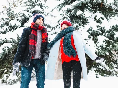 Cuplu afară iarna - Foto: Freepik (rol ilustrativ)