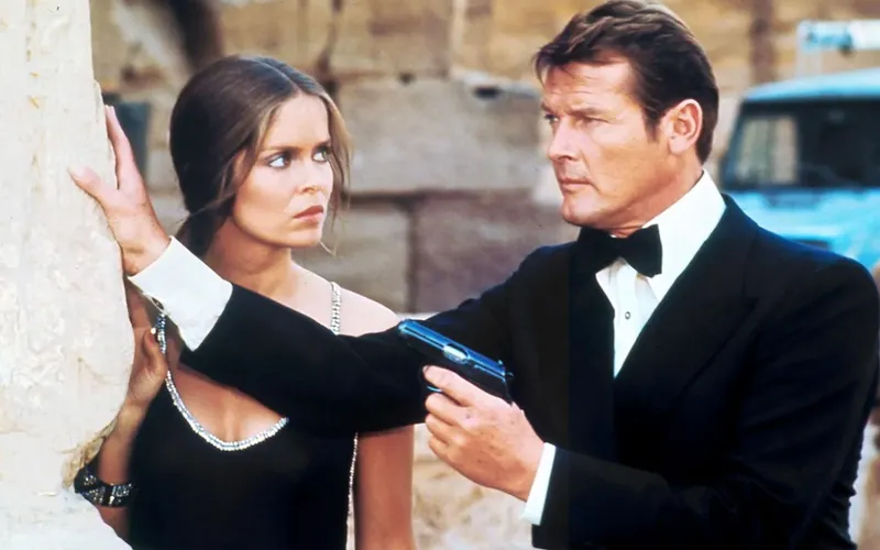 THE SPY WHO LOVED ME 1977 United Artists film cu Barbara Bach and Roger Moore - Foto: Profimedia Images
