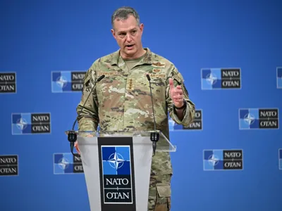 Generalul american de Forţe Aeriene Alexus Grynkewich, la cartierul general NATO - Foto: Profimedia Images