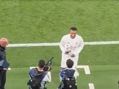Imaginile care nu s-au văzut la TV! Ce a făcut Mbappe cu trofeul primit după Real Madrid - Leipzig: ”Gest rar”