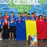 În top! Echipa de robotică a României a câștigat două medalii olimpice la Singapore, la First Global - Foto: Facebook