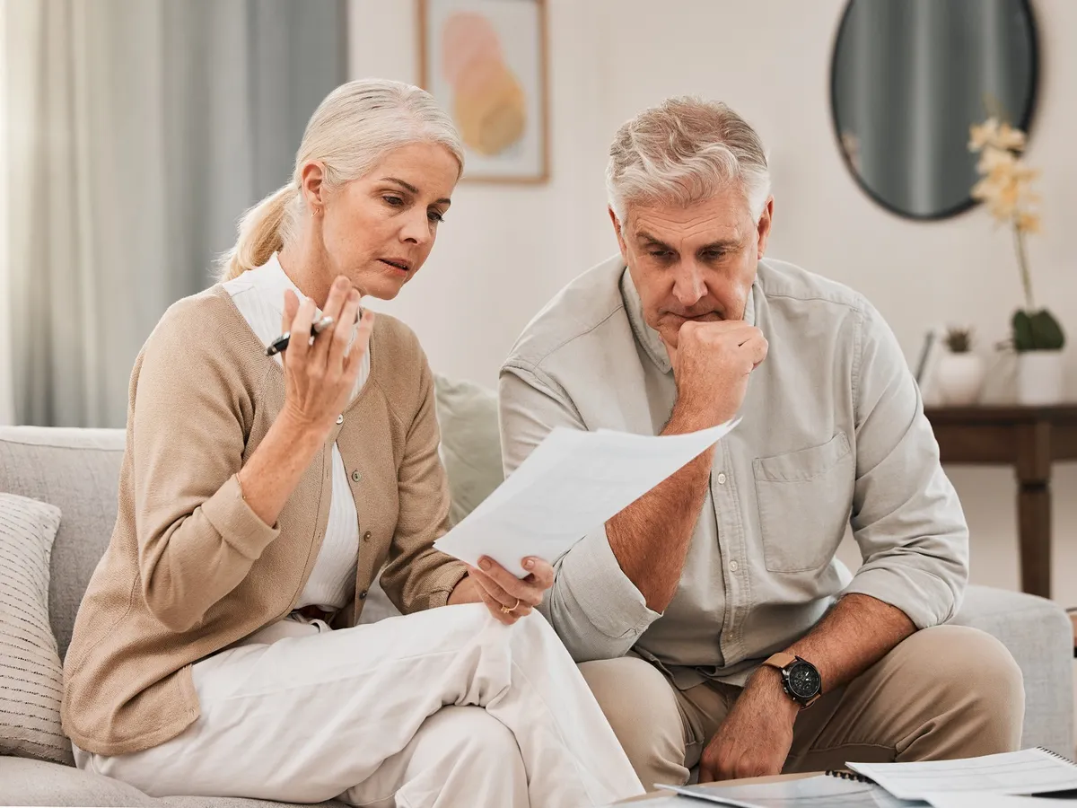 1.900.000 pensionari vor pierde 200 lei la pensie. Statul le va lua pensionarilor 760.000.000€ pe an - Foto: Freepik