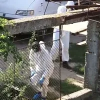 Anchetatori la locuința lui Gheorghe Dincă