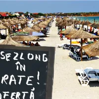 Șezlongurile pe plajele din Mamaia se pot plăti și în rate. Cât costă închierea lui pentru o zi foto: captură RTV