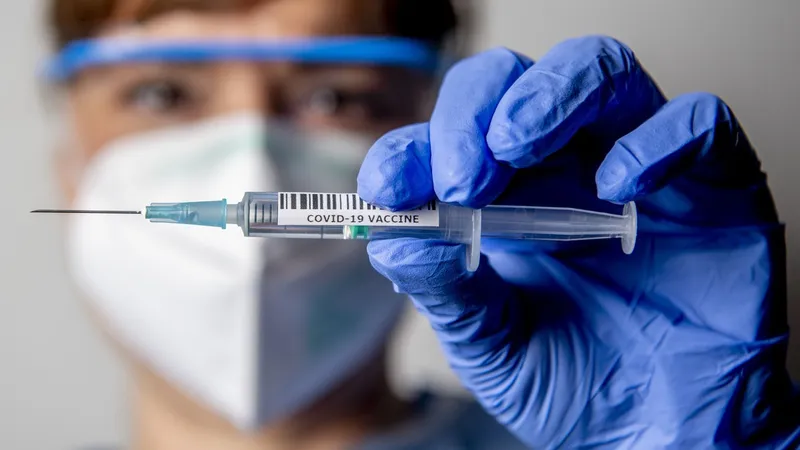 Specialiștii portughezi recomandă vaccinarea tinerilor, începând de la 12 ani, până începe școala. / Foto: zf.ro