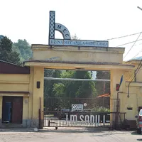 DELĂSARE Uzina Mecanică de la Sadu, care produce muniție, deci are nevoie de pulberi, din ce în ce mai decrepită - Foto: Gorjeanul
