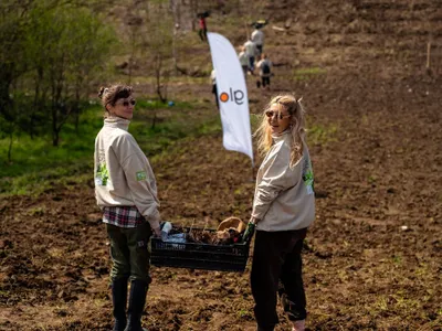Peste 23.000 de copaci plantați în județele Buzău și Călărași, în cadrul campaniei ”Reciclăm & Plantăm Împreună!” Foto: BAT
