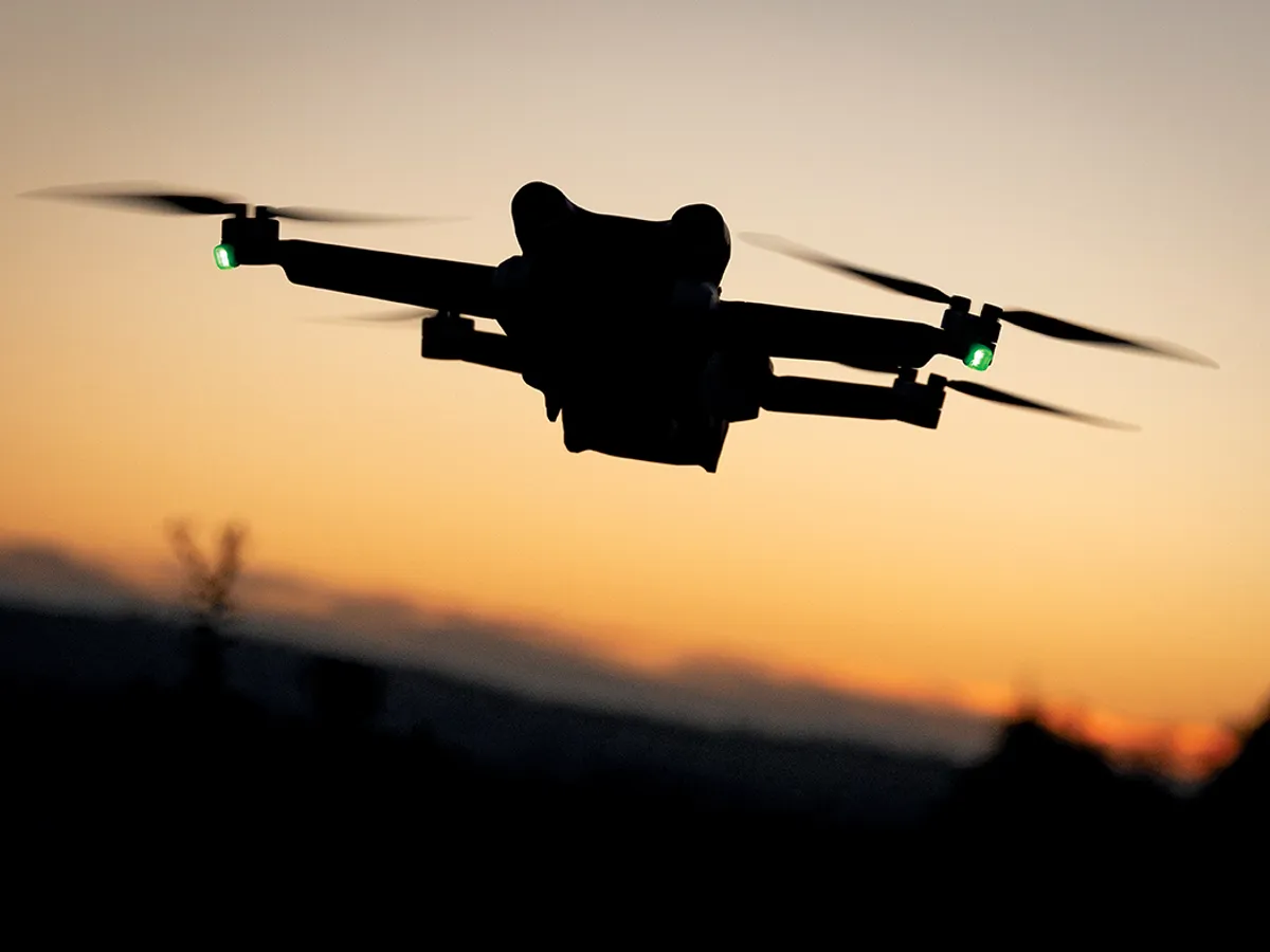 PREOCUPĂRI LEGATE DE DATE O dronă DJI văzută în Anglia la începutul acestui an. Utilizarea dronelor companiei a fost interzisă anterior de armata SUA din cauza temerilor legate de securitatea cibernetică