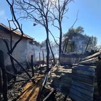 În urma evenimentului, o persoană de 50 de ani a ajuns la spital cu arsuri pe 70% din suprafaţa corpului, iar alte 6 au suferit atacuri de panică - Foto: ISU Vâlcea