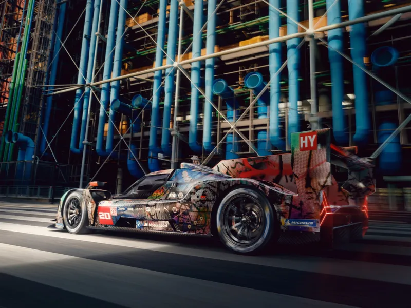 BMW revine spectaculos, după 25 de ani, în cursele de anduranță cu un hypercar „Art Car” - Foto: BMW