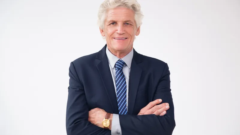 Mii de români puși să aleagă între pensie și salariu. De ce cumulul celor 2 nu mai e posibil? Foto: Freepik (fotografie cu caracter ilustrativ)