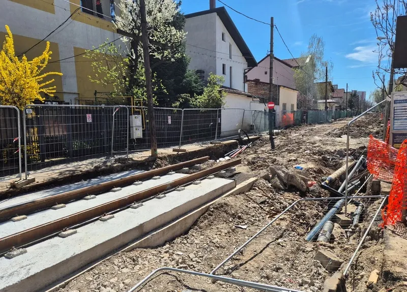 Lucrările de modernizare a liniei de 2 km a tramvaiului 3 de pe Bulevardul Expoziției - zona 1 Mai - Clăbucet din București - Foto: mobilitate.eu