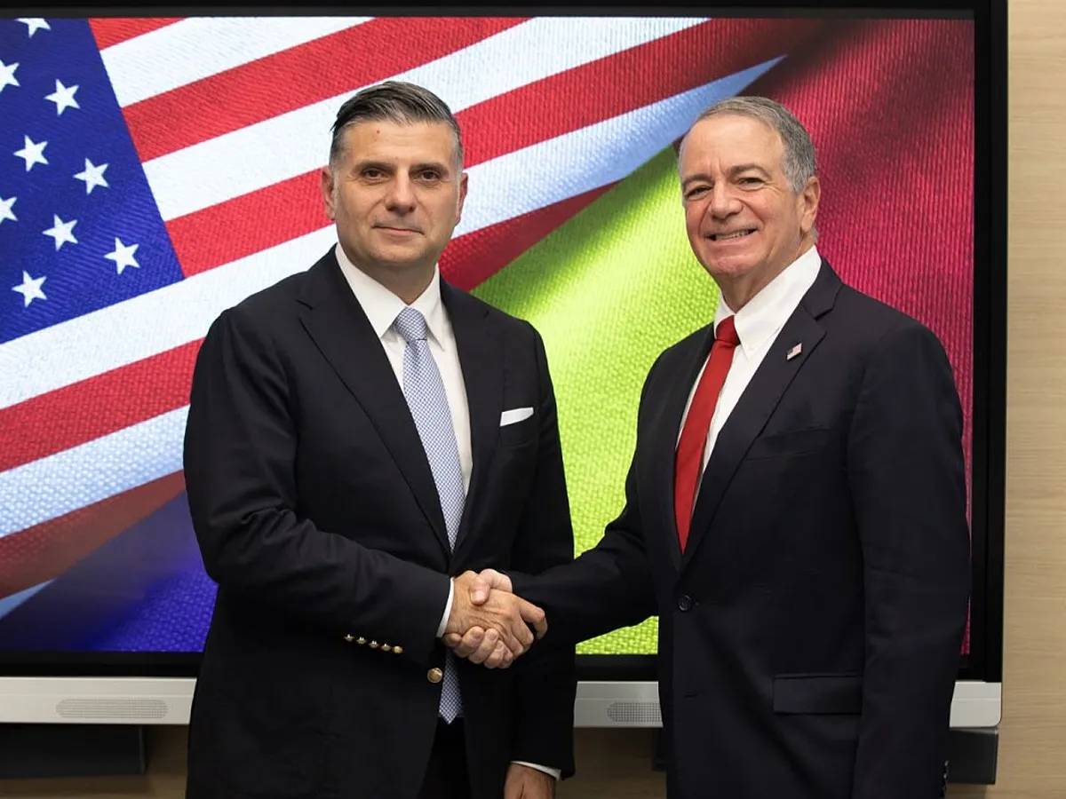 Președintele ASF, Alexandru Petrescu, şi ambasadorul SUA în România, Darryl Nirenberg - Foto: arhiva personală