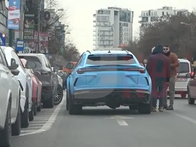 Beizadeaua lui Mititelu, șmecher și la București. Blochează traficul de parcă ar fi strada lui. / Foto: spynews.ro/captură video