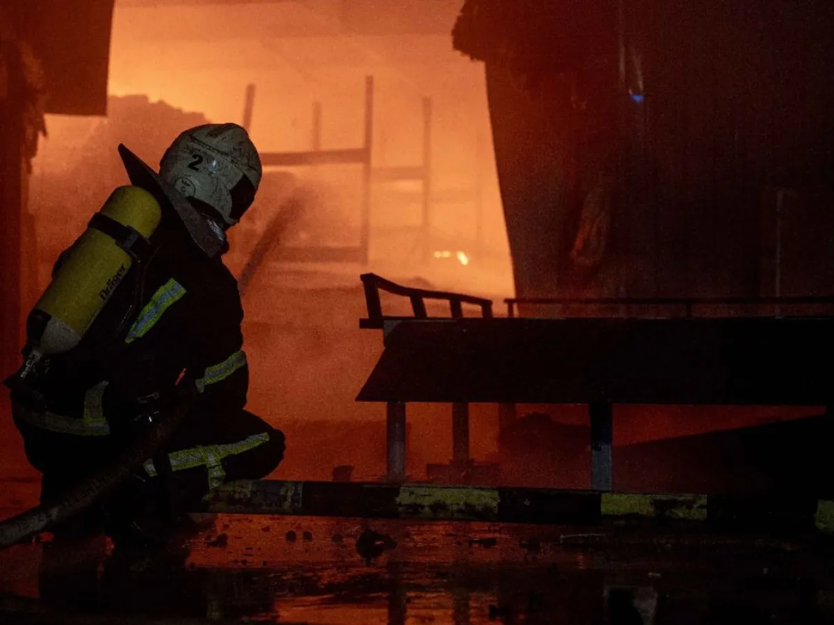 VIDEO Explozii și incendii masive la o rafinărie Lukoil din Rusia, după un atac cu drone ucrainene