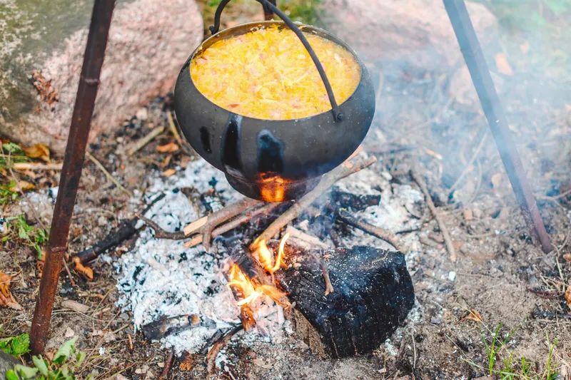 Mâncare gătită la ceaun - Foto: Freepik (Imagine cu rol ilustrativ)