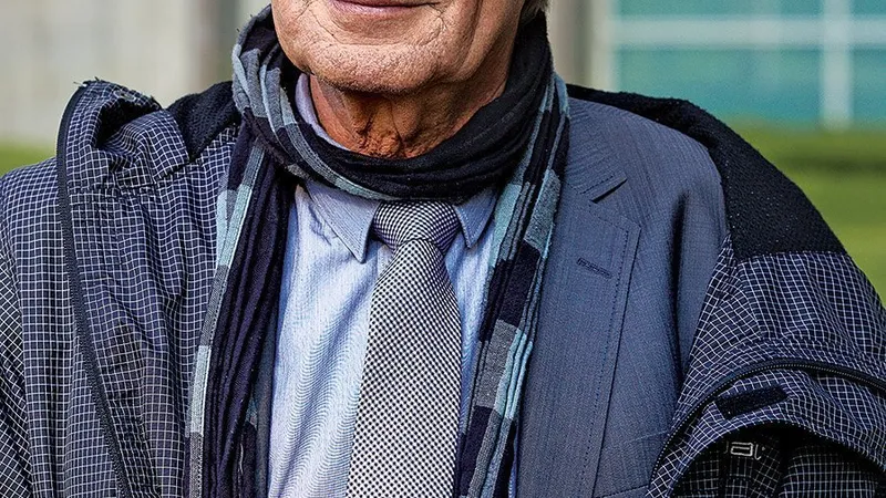 STĂPÂNUL CULORII. Inventatorul şi arhitectul ungur Rubik a construit primul cub în 1974, pentru a demonstra că problemele pot fi confruntate şi rezolvate
