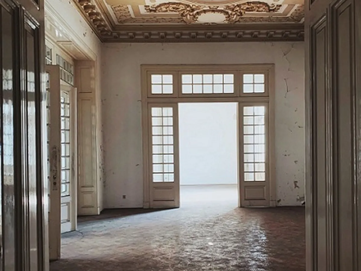 Palatul comanditarului Bălescu din București, de vânzare. E în paragină, dar costă milioane €. - Foto: storia.ro