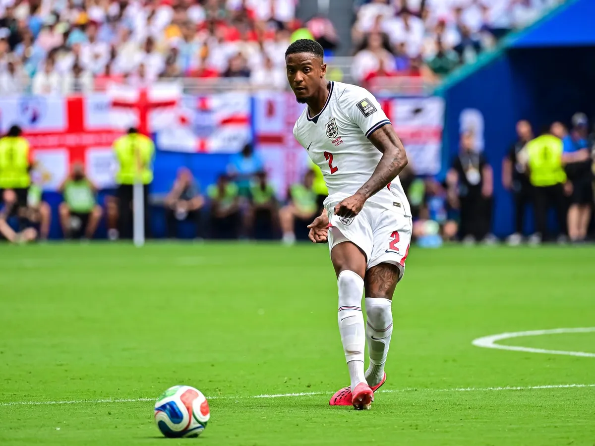CM 2026 Englezul Ezri Konsa spune că nu există prieteni pe teren înaintea confruntării cu Martinez