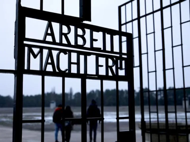 Poarta de intrare în lagărul de concentrare Sachsenhausen/FOTO: Getty