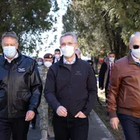 Mircea Geoană, la baza militară Kogălniceanu, alături de Jens Stoltenberg și Klaus Iohannis. Sursă: Facebook