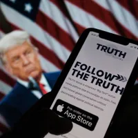 Supărat pe Facebook și Twitter, Trump a lansat Truth Social. / Foto: businessinsider.com