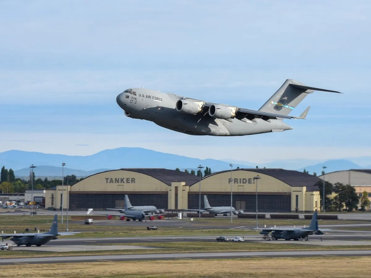 VIDEO O aeronavă militară s-a prăbușit în sudul Californiei/FOTO: profimediaimages.ro