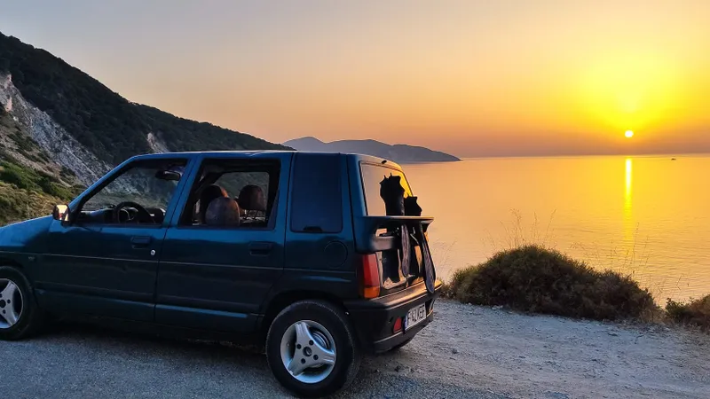 Românul cu Tico a plecat iar în Kefalonia cu familia. I-a pus perne de aer, plutește ca Rollsul - Foto: Facebook/Ion Iliescu