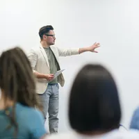 Profesorii își pot schimba laptopurile și telefoanele din prima didactică. Ce pot cumpăra de 1500lei Foto: Pexels (fotografie cu caracter ilustrativ)