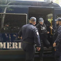 95 de persoane au fost reținute în urma perchezițiilor DIICOT Foto. INQUAM Photos/George Călin (imagine cu rol ilustrativ)