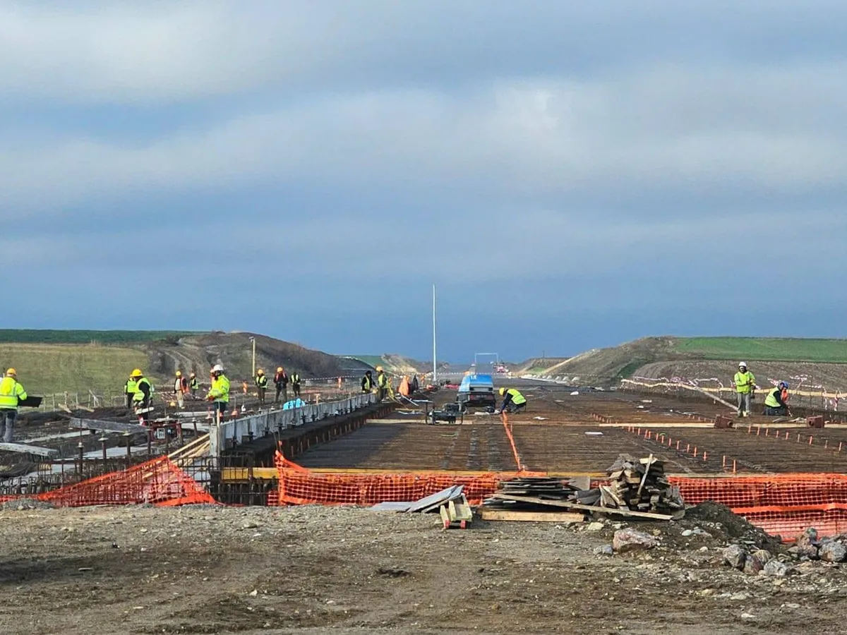 Pe ciotul de 26 km al Autostrăzii Transilvania început de Bechtel în 2004 lucrările au depășit 60%