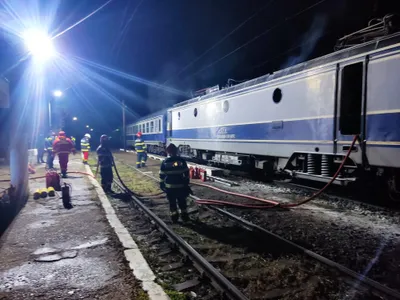 Locomotiva unui tren, în flăcări. 300 de pasageri au fost evacuați - Foto: Actual Mehedinti